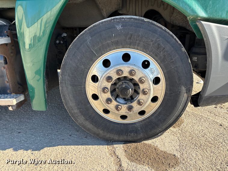 image for item FG1140 2017 Freightliner Cascadia 125 semi truck