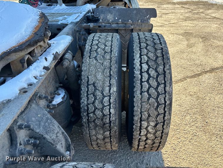 image for item FG1140 2017 Freightliner Cascadia 125 semi truck