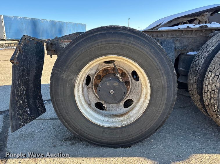 image for item FG1140 2017 Freightliner Cascadia 125 semi truck