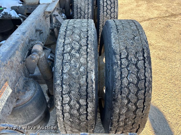 image for item FG1140 2017 Freightliner Cascadia 125 semi truck