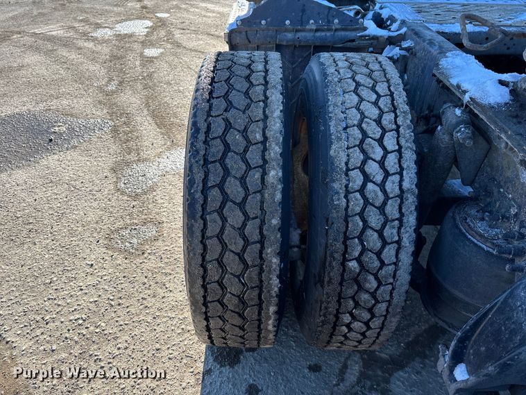 image for item FG1140 2017 Freightliner Cascadia 125 semi truck