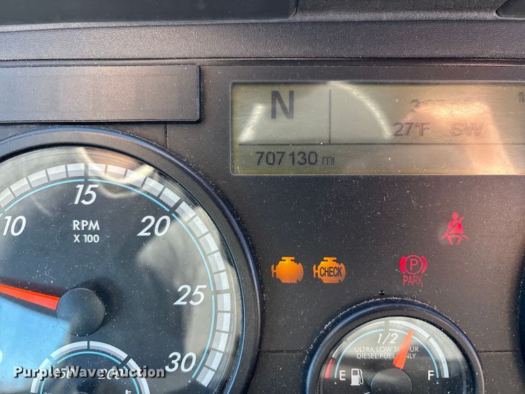 image for item FG1140 2017 Freightliner Cascadia 125 semi truck