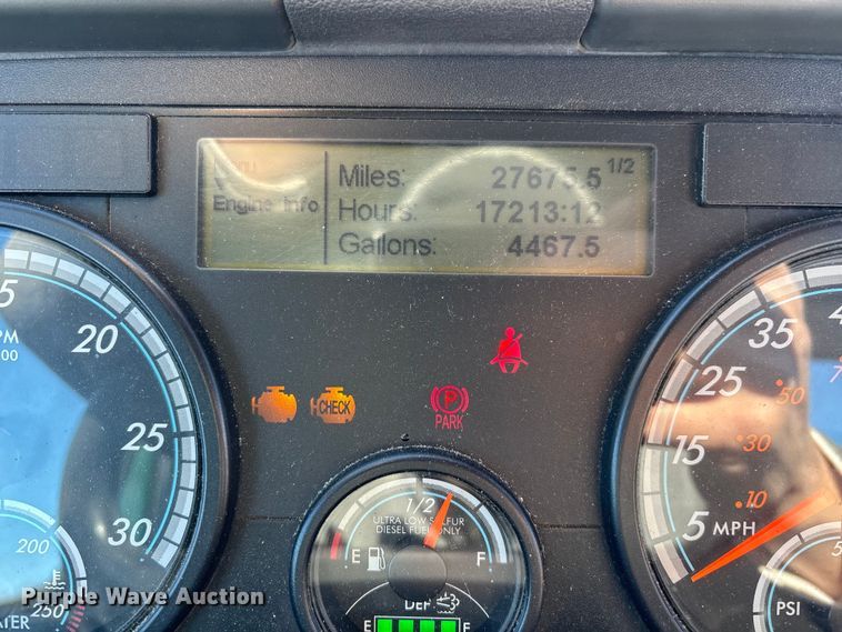 image for item FG1140 2017 Freightliner Cascadia 125 semi truck