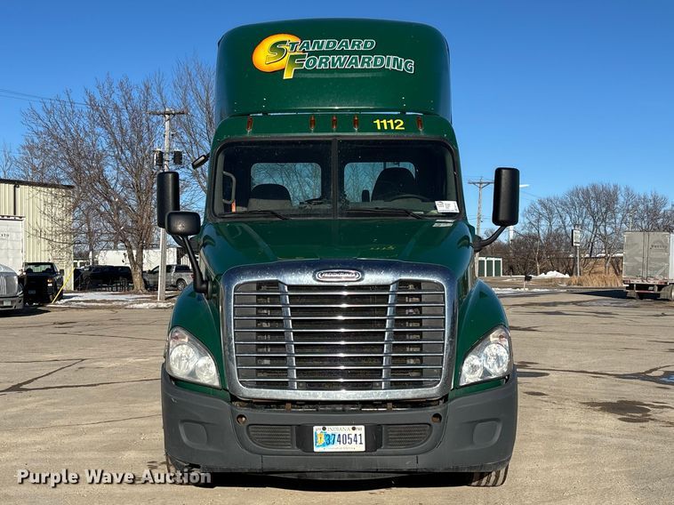 image for item FG1141 2017 Freightliner Cascadia 125 semi truck