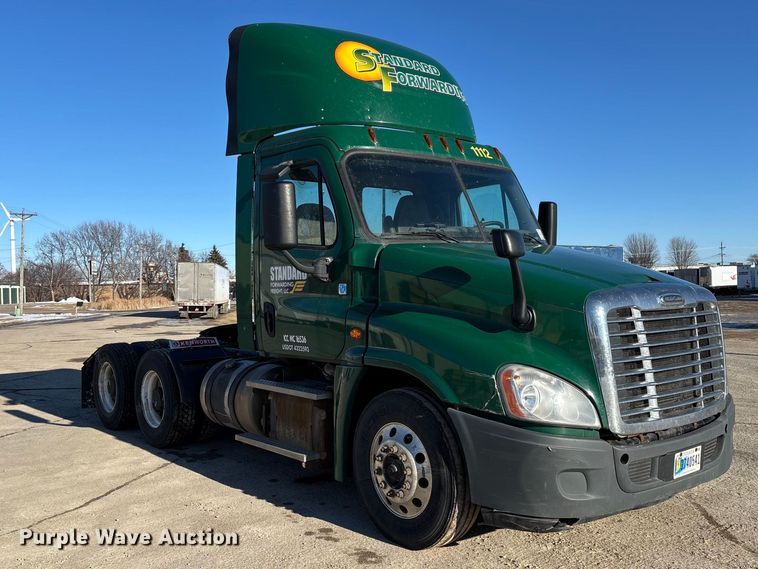 image for item FG1141 2017 Freightliner Cascadia 125 semi truck