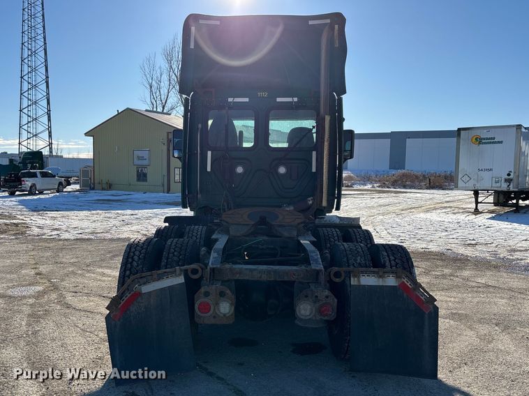 image for item FG1141 2017 Freightliner Cascadia 125 semi truck