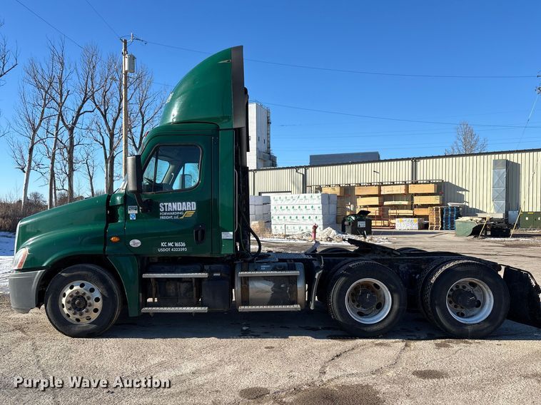 image for item FG1141 2017 Freightliner Cascadia 125 semi truck