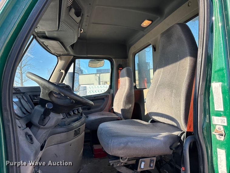 image for item FG1141 2017 Freightliner Cascadia 125 semi truck