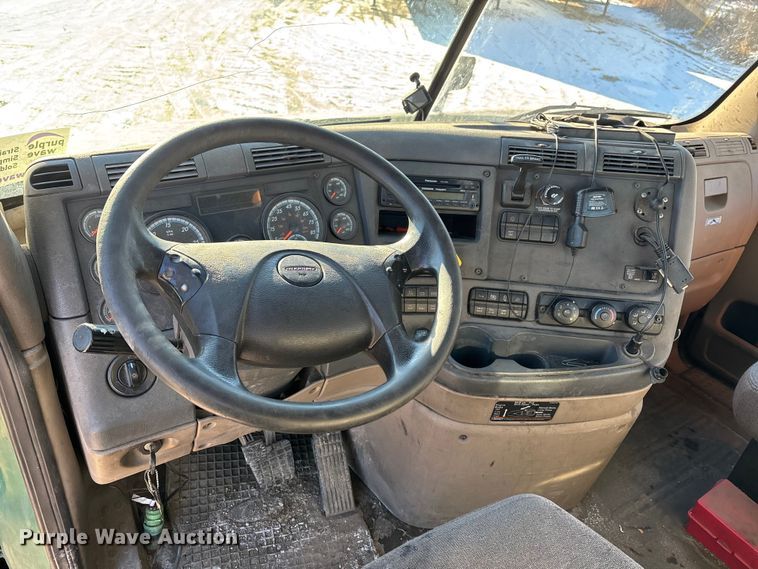 image for item FG1141 2017 Freightliner Cascadia 125 semi truck