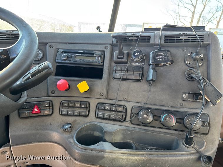 image for item FG1141 2017 Freightliner Cascadia 125 semi truck