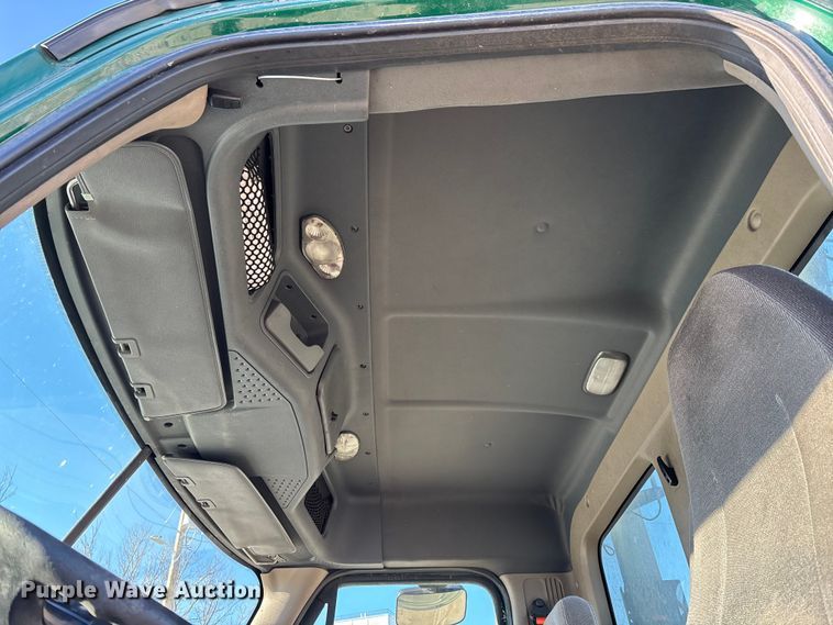 image for item FG1141 2017 Freightliner Cascadia 125 semi truck