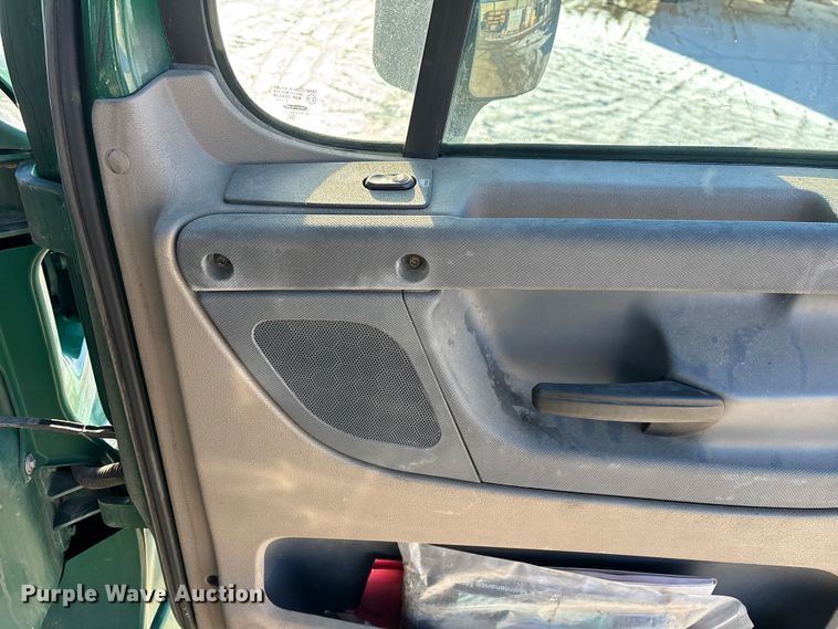 image for item FG1141 2017 Freightliner Cascadia 125 semi truck