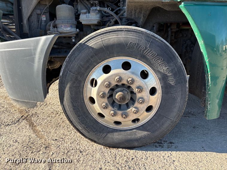 image for item FG1141 2017 Freightliner Cascadia 125 semi truck