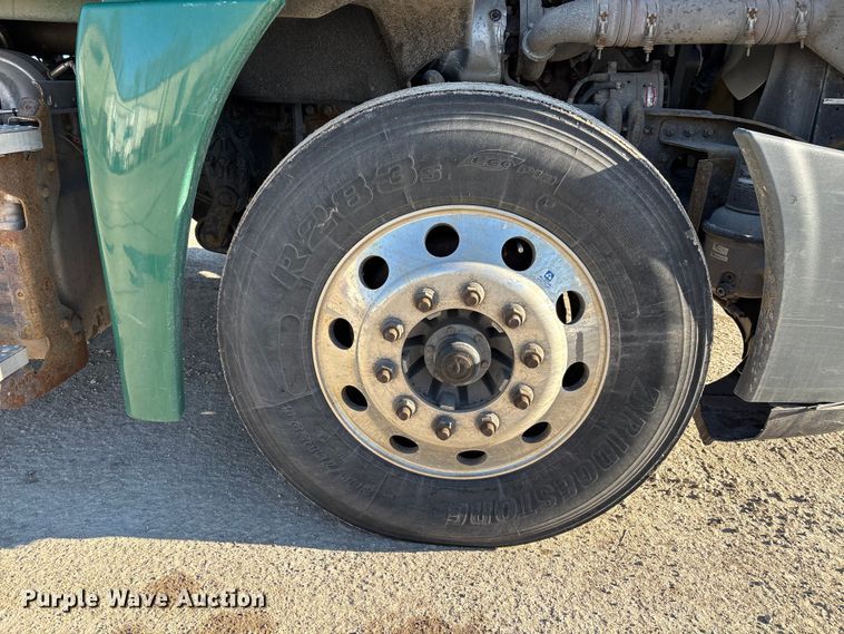 image for item FG1141 2017 Freightliner Cascadia 125 semi truck