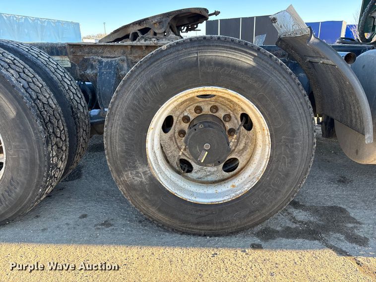 image for item FG1141 2017 Freightliner Cascadia 125 semi truck