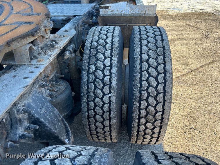 image for item FG1141 2017 Freightliner Cascadia 125 semi truck