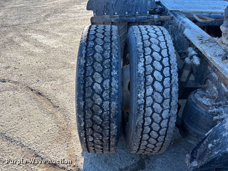 image for item FG1141 2017 Freightliner Cascadia 125 semi truck