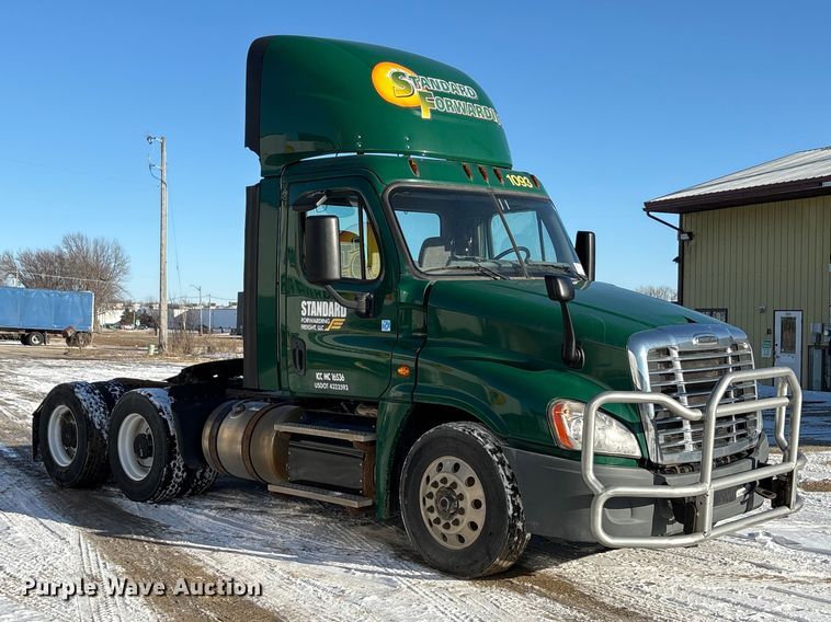 image for item FG1142 2017 Freightliner Cascadia 125 semi truck