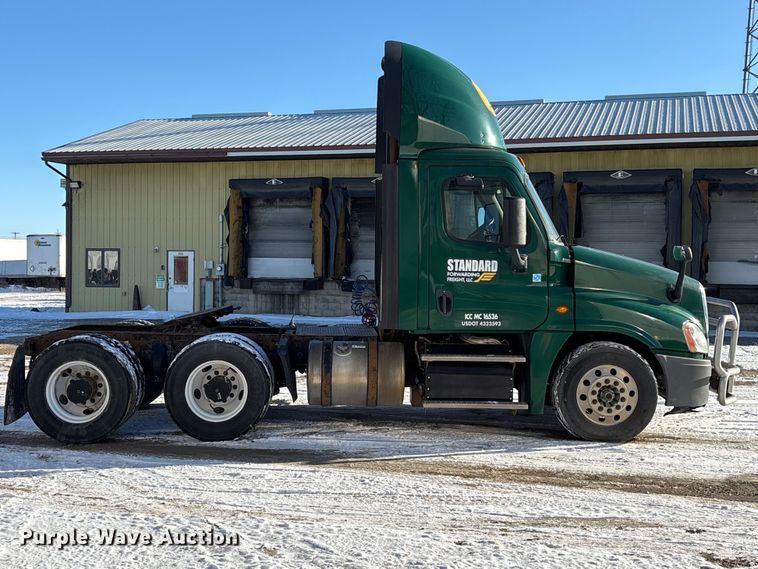 image for item FG1142 2017 Freightliner Cascadia 125 semi truck