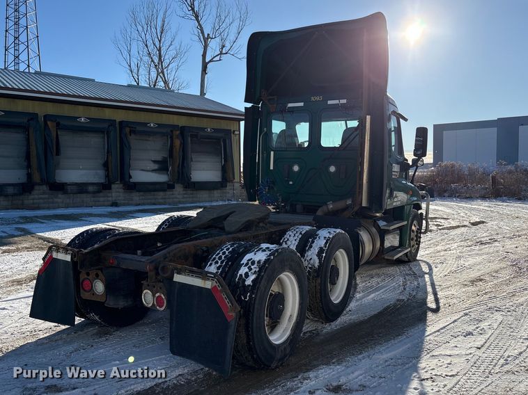 image for item FG1142 2017 Freightliner Cascadia 125 semi truck