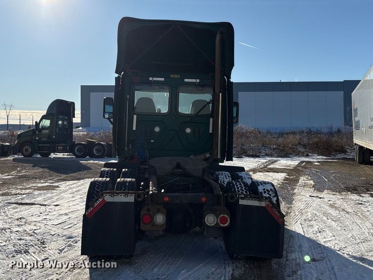 image for item FG1142 2017 Freightliner Cascadia 125 semi truck