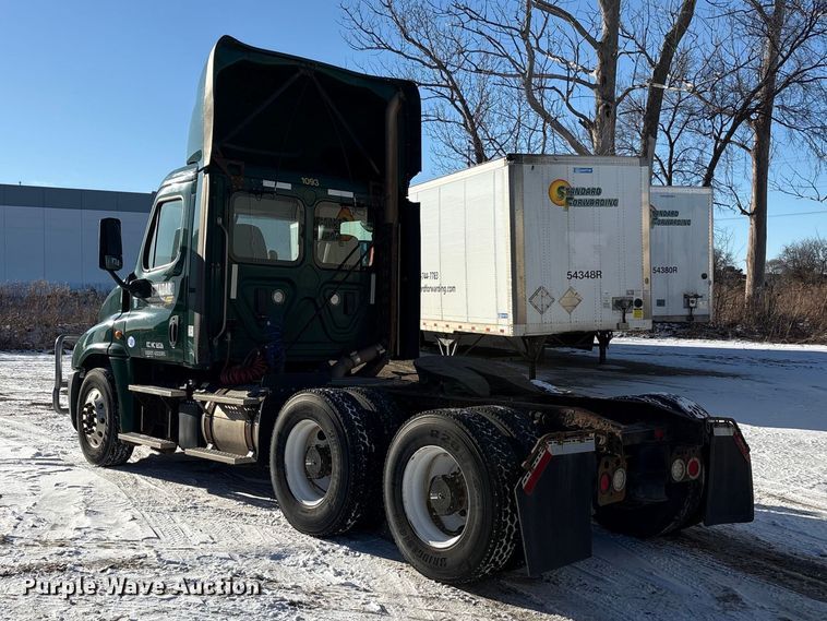 image for item FG1142 2017 Freightliner Cascadia 125 semi truck