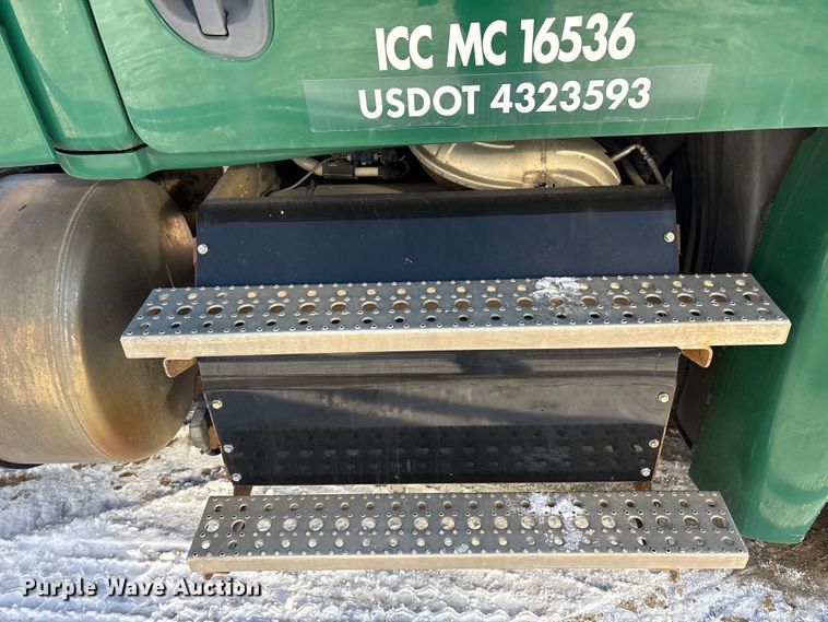 image for item FG1142 2017 Freightliner Cascadia 125 semi truck