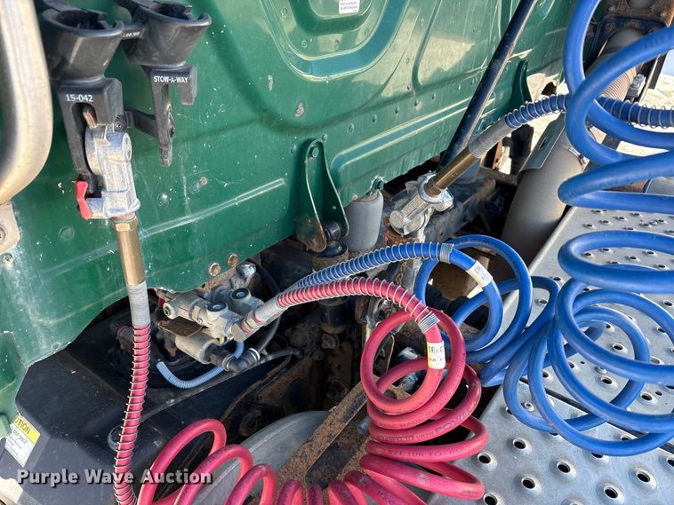 image for item FG1142 2017 Freightliner Cascadia 125 semi truck