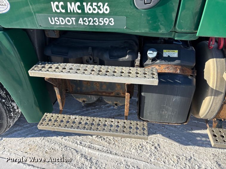 image for item FG1142 2017 Freightliner Cascadia 125 semi truck