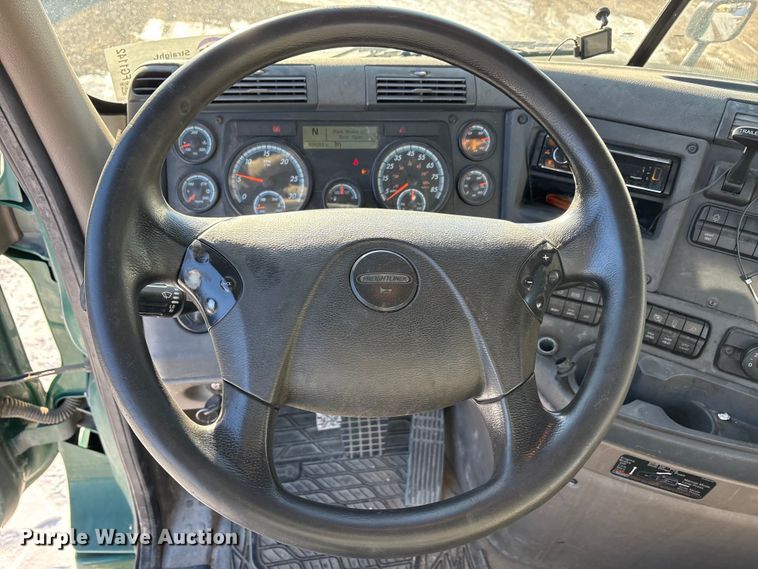 image for item FG1142 2017 Freightliner Cascadia 125 semi truck