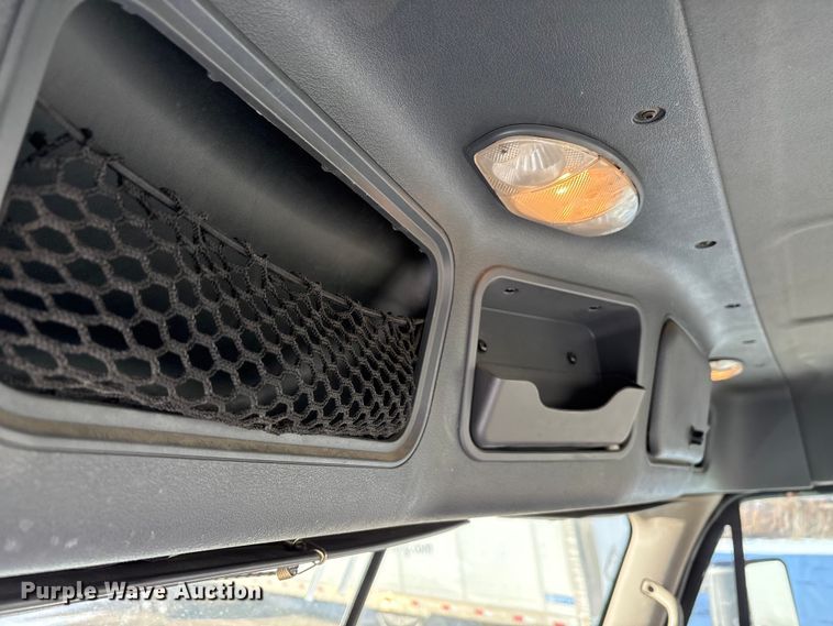 image for item FG1142 2017 Freightliner Cascadia 125 semi truck