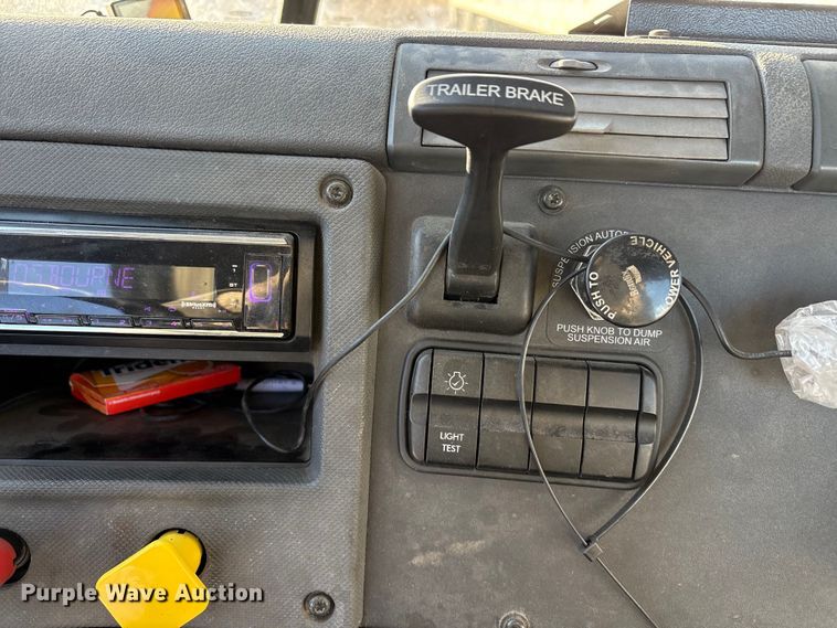 image for item FG1142 2017 Freightliner Cascadia 125 semi truck