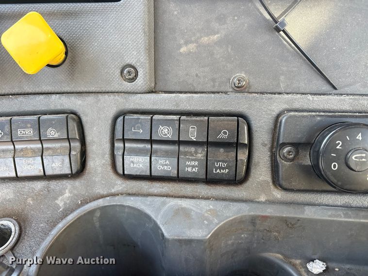 image for item FG1142 2017 Freightliner Cascadia 125 semi truck