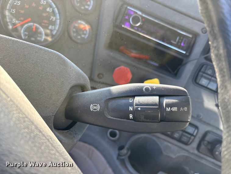 image for item FG1142 2017 Freightliner Cascadia 125 semi truck