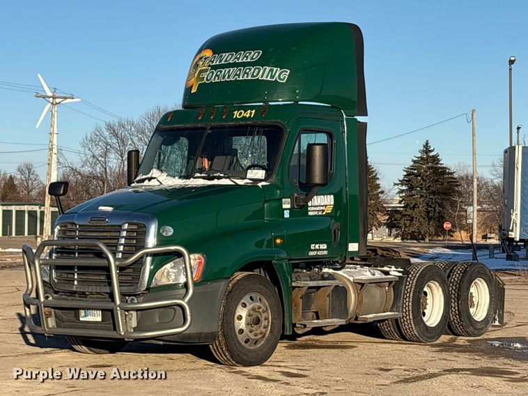 image for item FG1143 2017 Freightliner Cascadia 125 semi truck