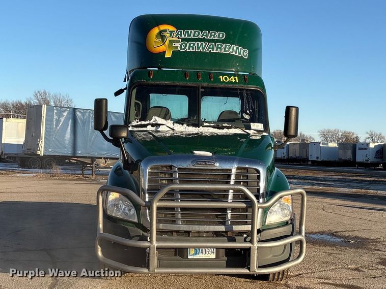 image for item FG1143 2017 Freightliner Cascadia 125 semi truck