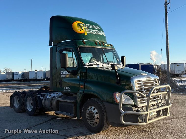 image for item FG1143 2017 Freightliner Cascadia 125 semi truck