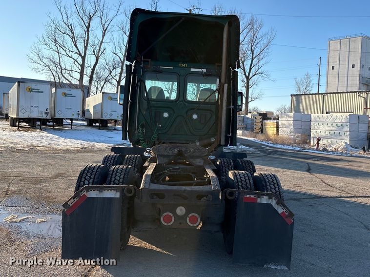 image for item FG1143 2017 Freightliner Cascadia 125 semi truck