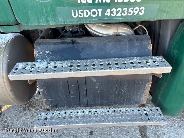 image for item FG1143 2017 Freightliner Cascadia 125 semi truck