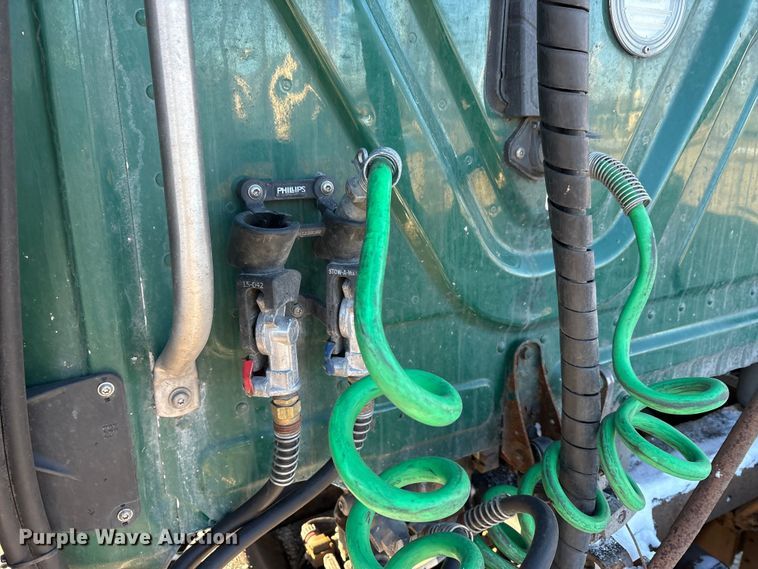 image for item FG1143 2017 Freightliner Cascadia 125 semi truck