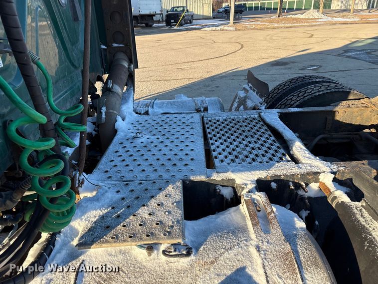 image for item FG1143 2017 Freightliner Cascadia 125 semi truck