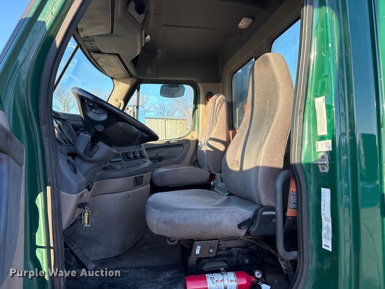 image for item FG1143 2017 Freightliner Cascadia 125 semi truck