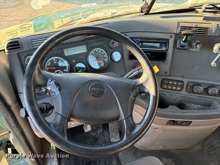 image for item FG1143 2017 Freightliner Cascadia 125 semi truck