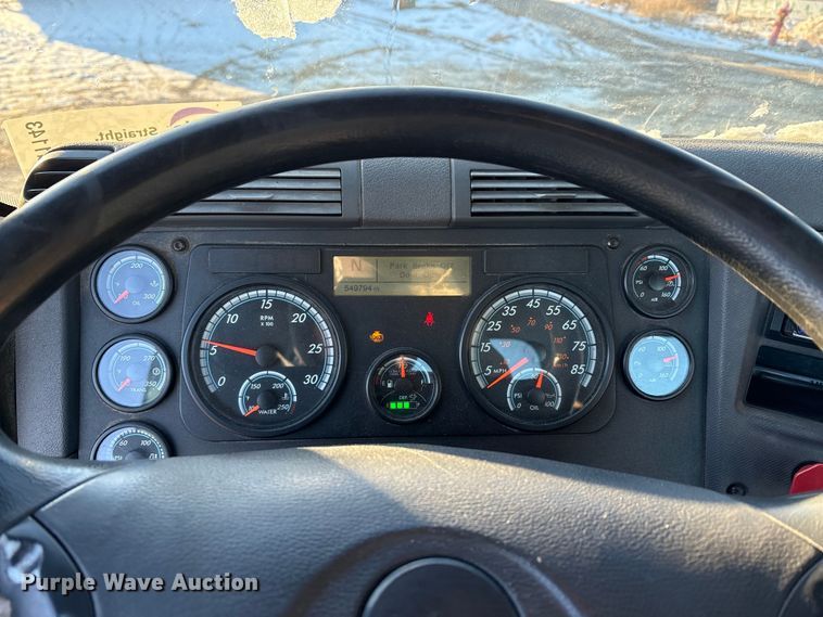 image for item FG1143 2017 Freightliner Cascadia 125 semi truck