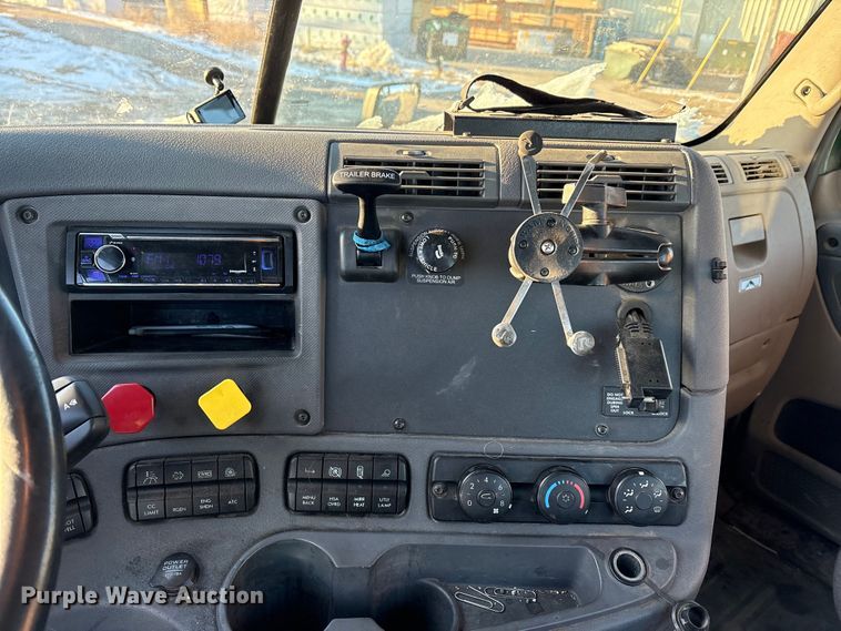 image for item FG1143 2017 Freightliner Cascadia 125 semi truck