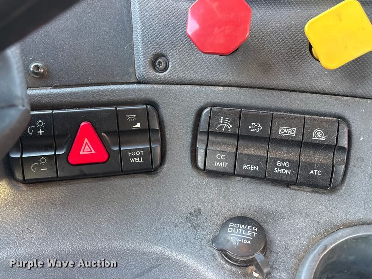 image for item FG1143 2017 Freightliner Cascadia 125 semi truck