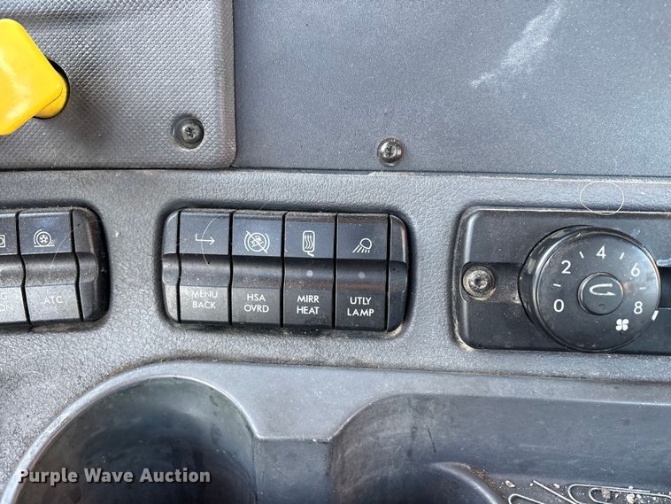 image for item FG1143 2017 Freightliner Cascadia 125 semi truck