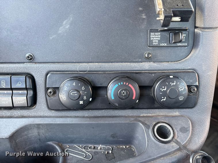 image for item FG1143 2017 Freightliner Cascadia 125 semi truck