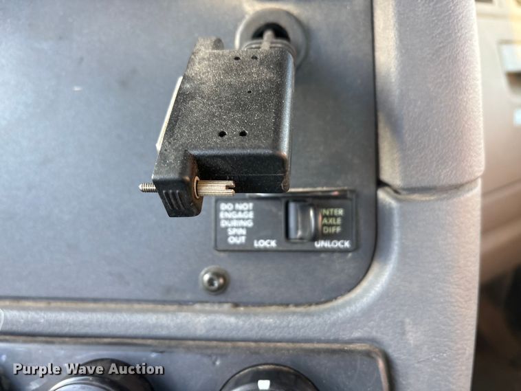 image for item FG1143 2017 Freightliner Cascadia 125 semi truck