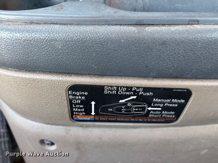 image for item FG1143 2017 Freightliner Cascadia 125 semi truck